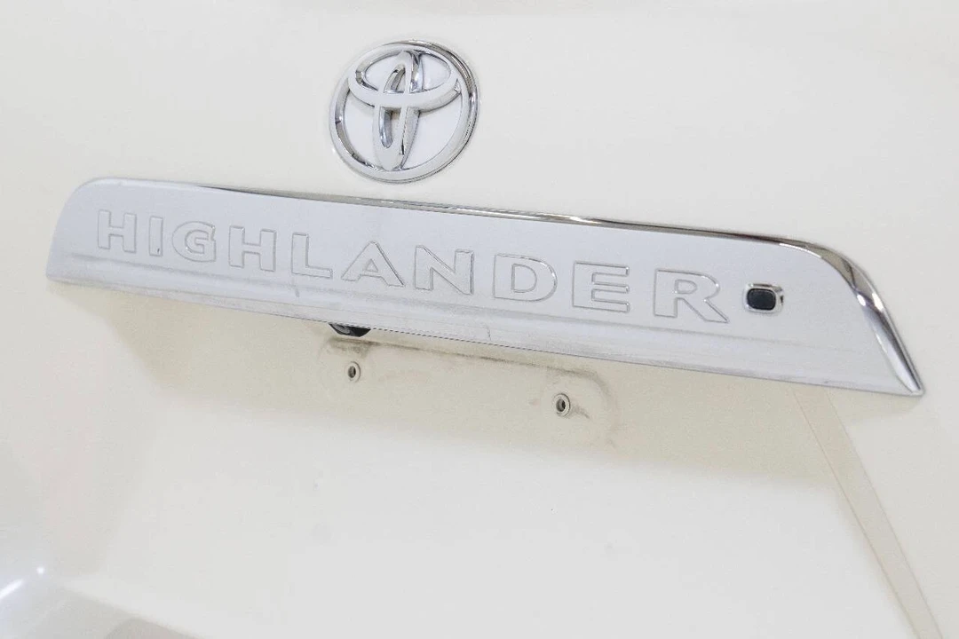 2013 Toyota Highlander - Image 11 of 21