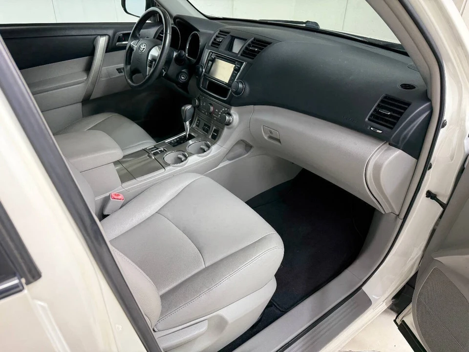 2013 Toyota Highlander - Image 18 of 21