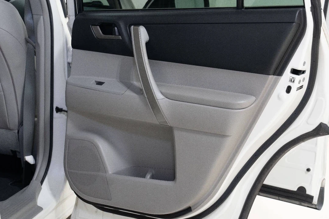 2013 Toyota Highlander - Image 13 of 21