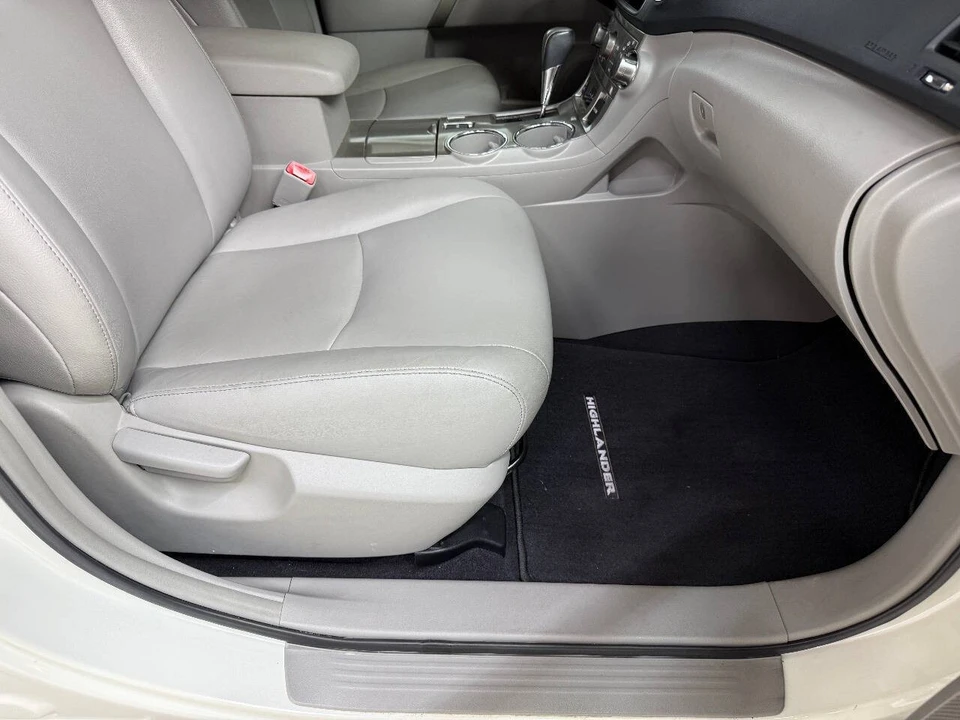 2013 Toyota Highlander - Image 19 of 21