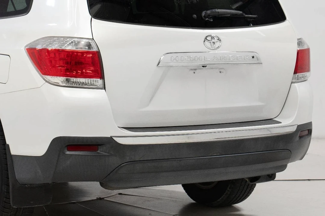 2013 Toyota Highlander - Image 9 of 21