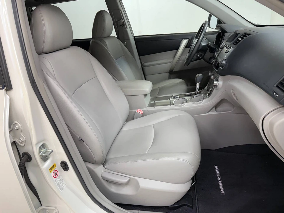 2013 Toyota Highlander - Image 20 of 21