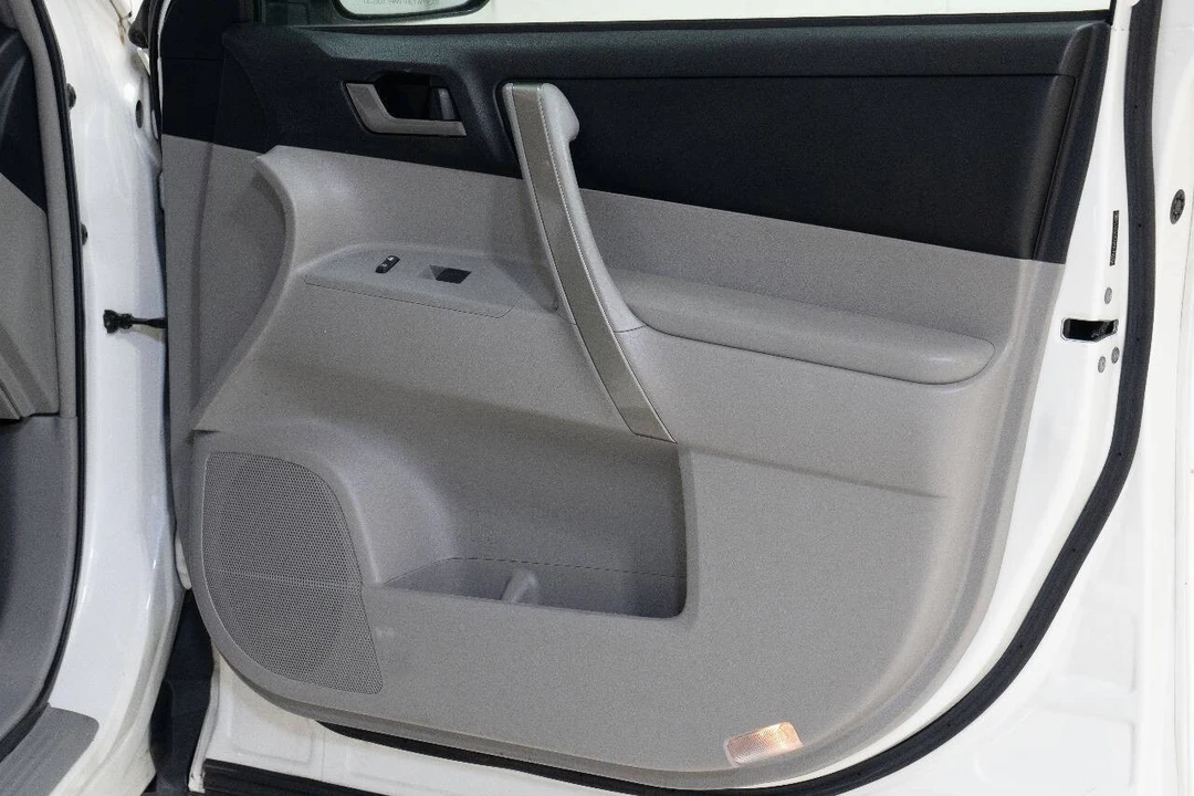 2013 Toyota Highlander - Image 14 of 21