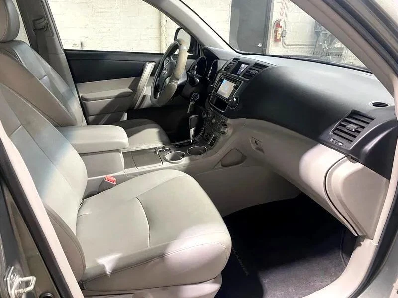 2013 Toyota Highlander - Image 12 of 12