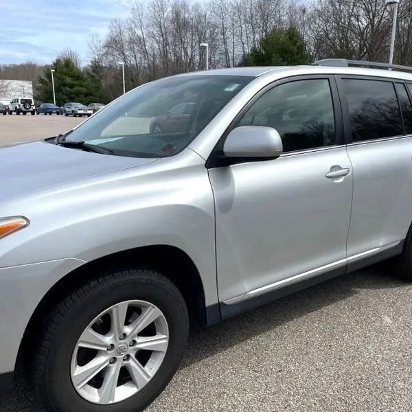 2013 Toyota Highlander - Image 2 of 12