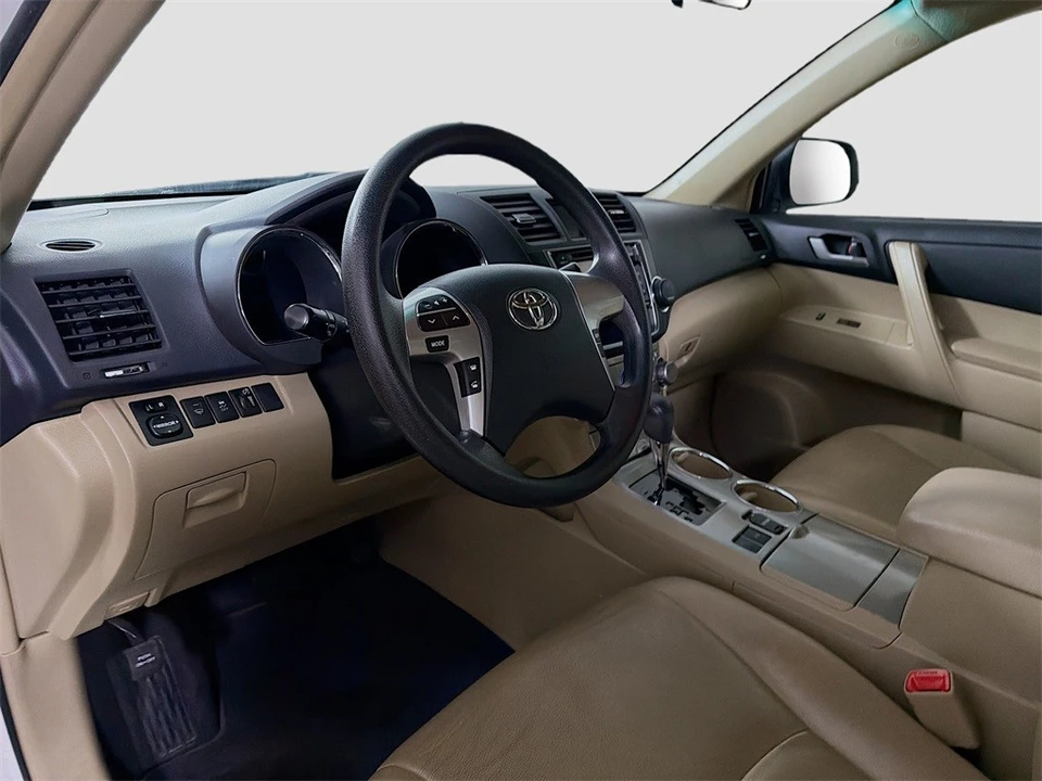 2013 Toyota Highlander - Image 10 of 12