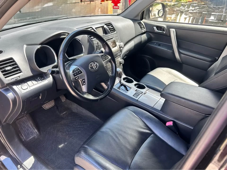 2013 Toyota Highlander - Image 2 of 9