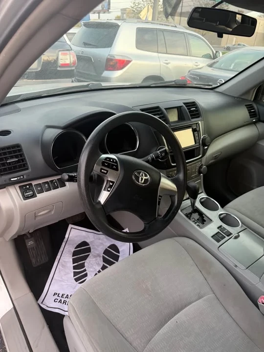 2013 Toyota Highlander - Image 8 of 17