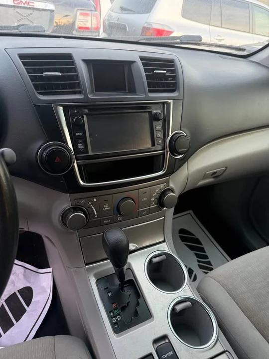 2013 Toyota Highlander - Image 11 of 17