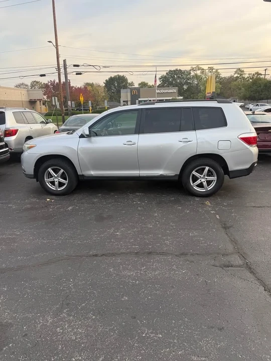 2013 Toyota Highlander - Image 10 of 17