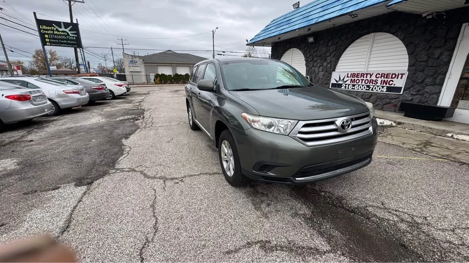 2013 Toyota Highlander - Image 2 of 14