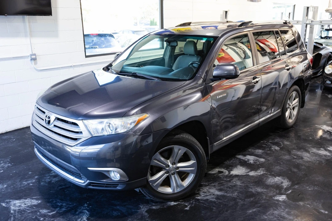 2013 Toyota Highlander - Image 2 of 12