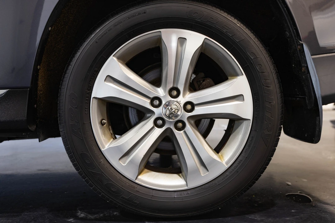 2013 Toyota Highlander - Image 9 of 12