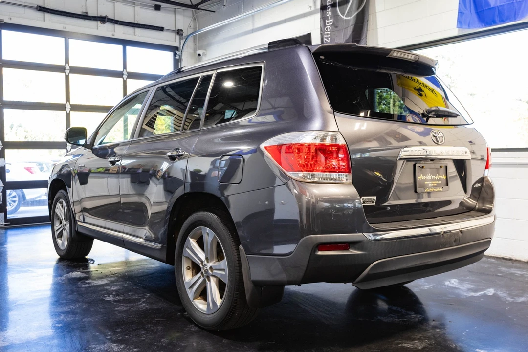 2013 Toyota Highlander - Image 10 of 12