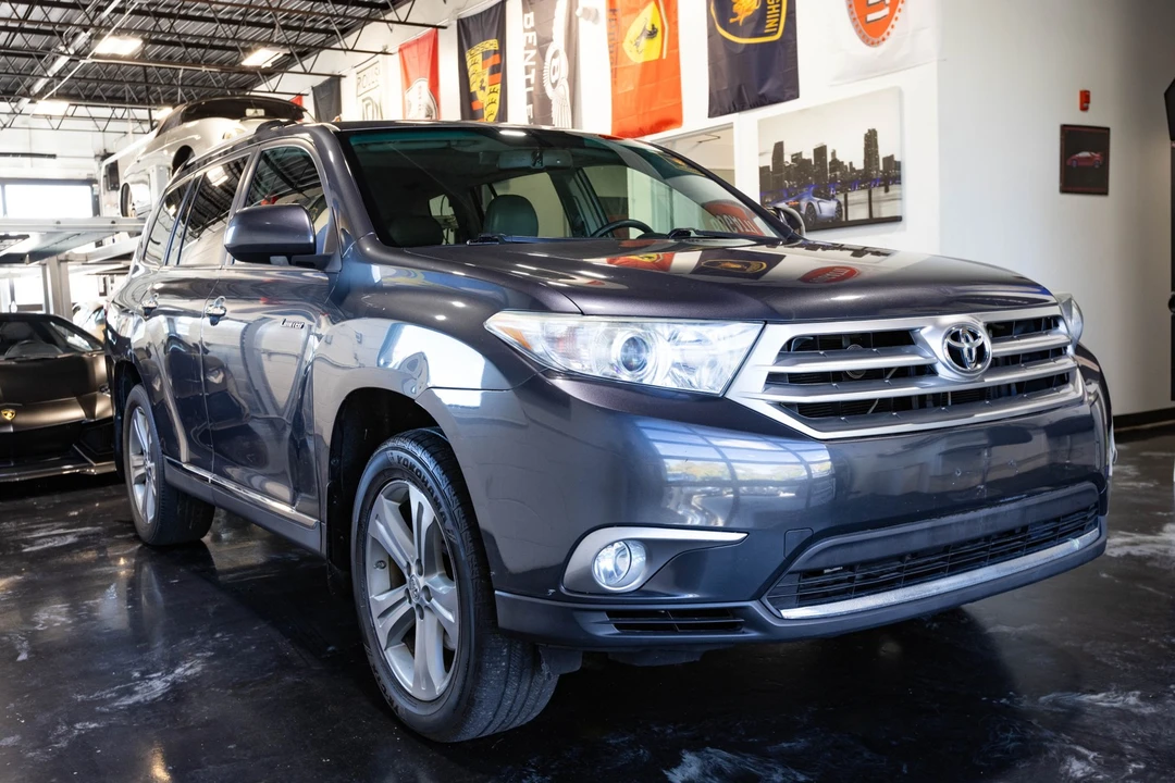 2013 Toyota Highlander - Image 20 of 21