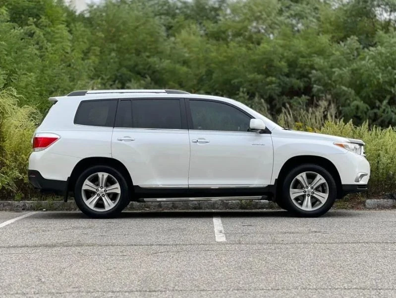 2013 Toyota Highlander - Image 9 of 12