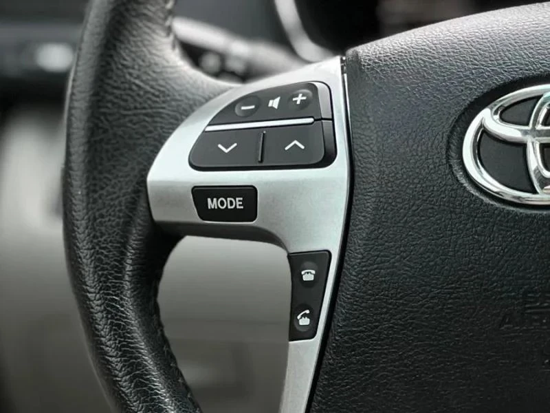 2013 Toyota Highlander - Image 11 of 12