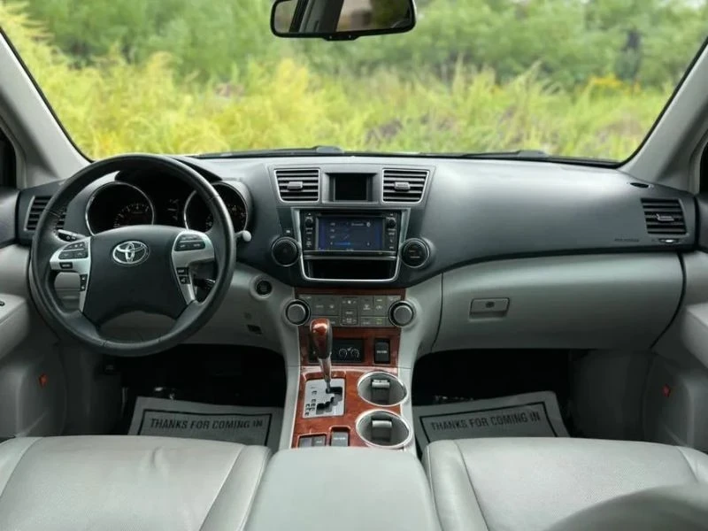 2013 Toyota Highlander - Image 10 of 12