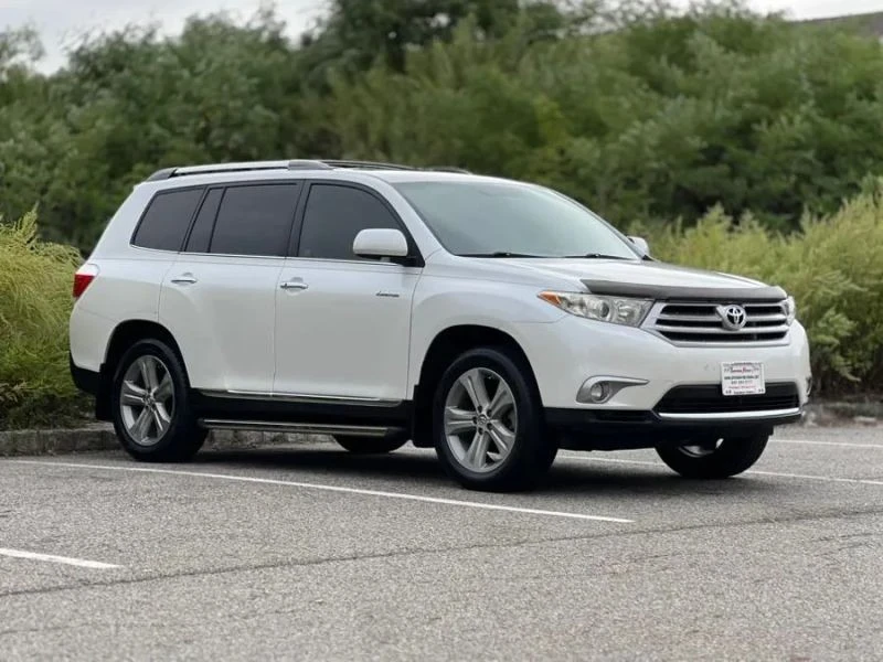 2013 Toyota Highlander - Image 2 of 12