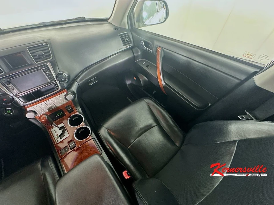 2013 Toyota Highlander - Image 11 of 12