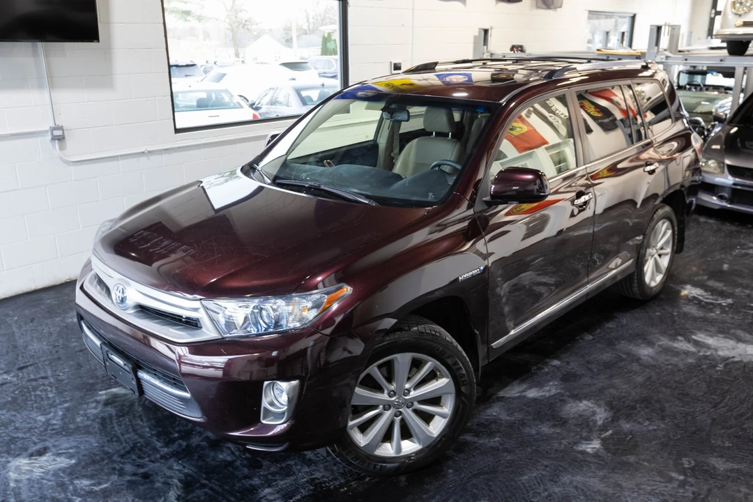 2013 Toyota Highlander - Image 2 of 12