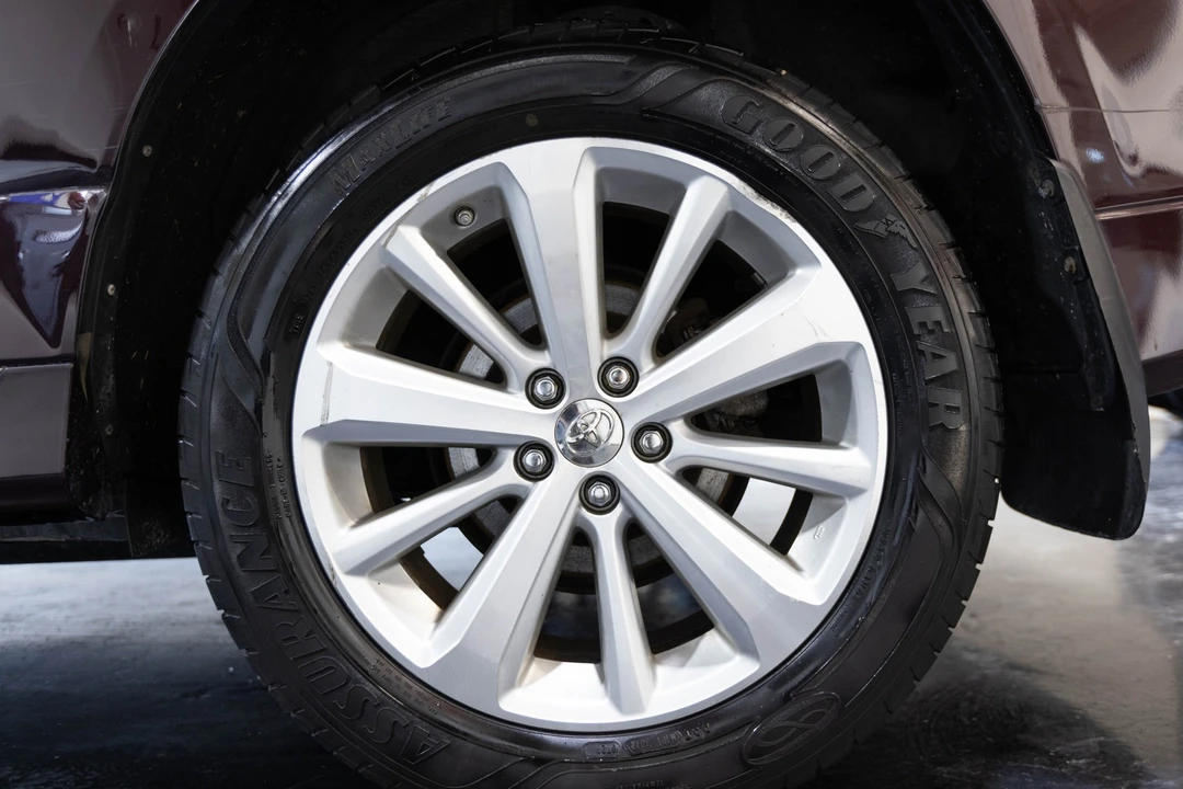 2013 Toyota Highlander - Image 8 of 12
