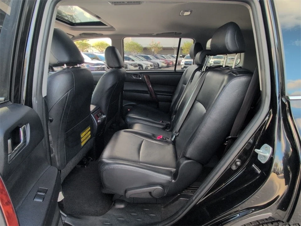 2013 Toyota Highlander - Image 8 of 21