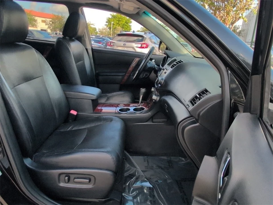 2013 Toyota Highlander - Image 18 of 21