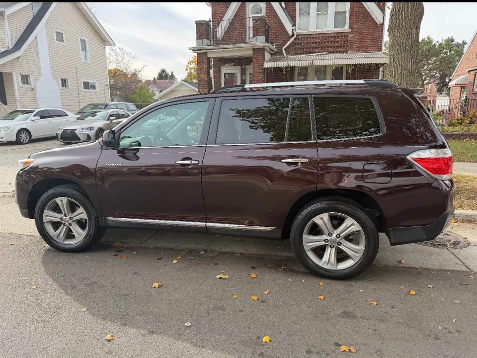 2013 Toyota Highlander - Image 2 of 10