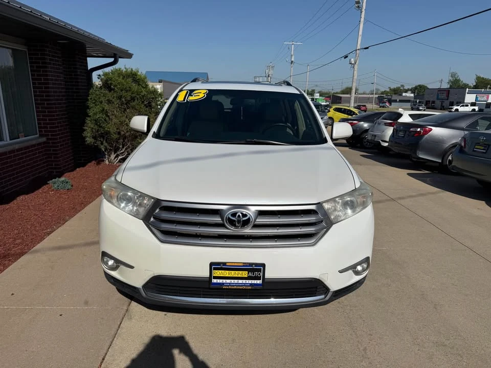 2013 Toyota Highlander - Image 2 of 20