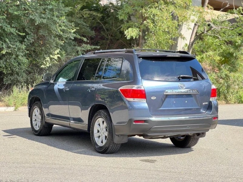 2013 Toyota Highlander - Image 8 of 12
