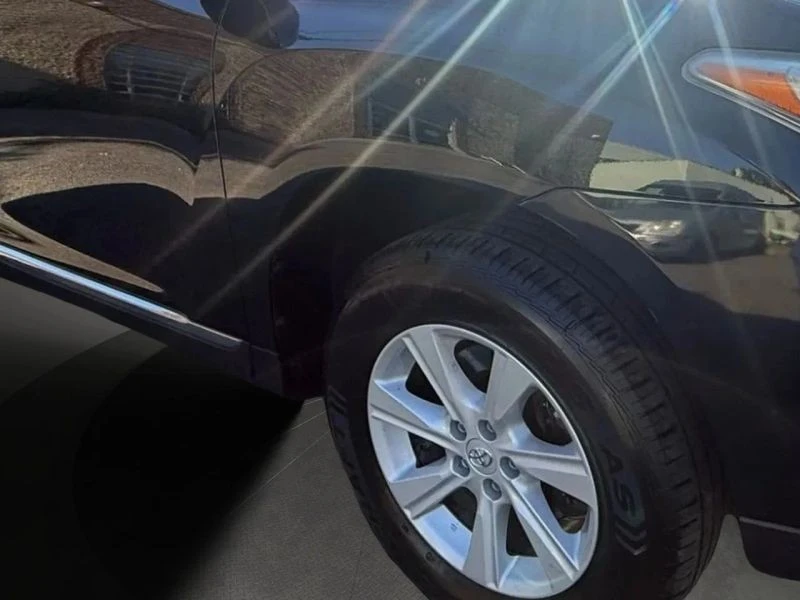 2013 Toyota Highlander - Image 3 of 12