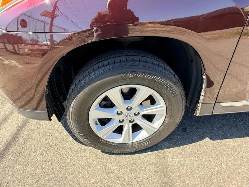 2013 Toyota Highlander - Image 11 of 12