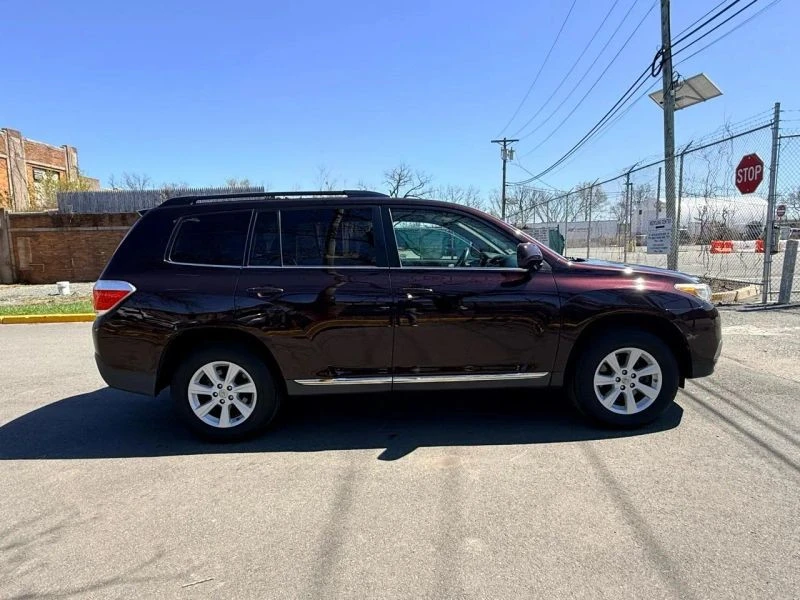 2013 Toyota Highlander - Image 2 of 12