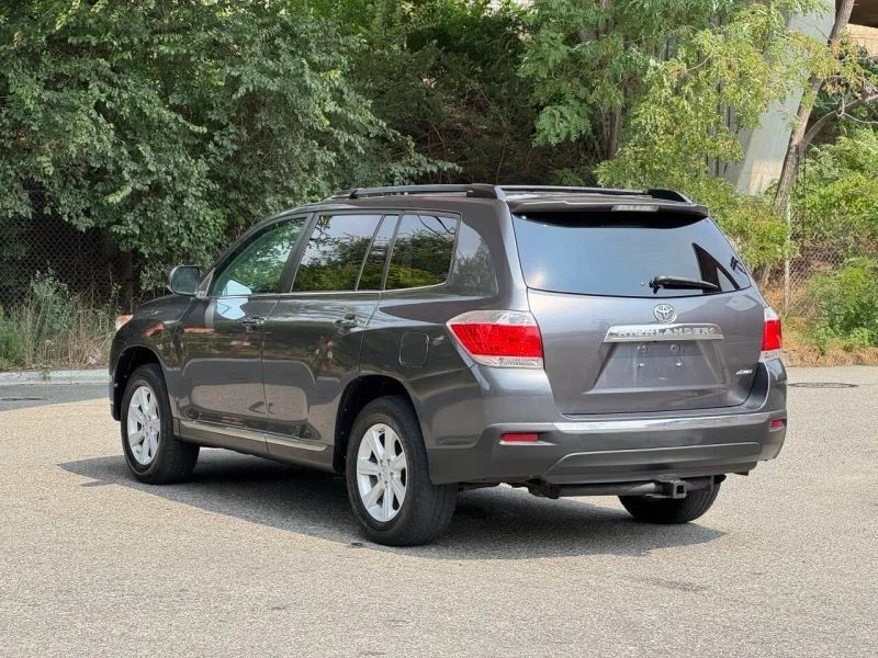 2013 Toyota Highlander - Image 8 of 12