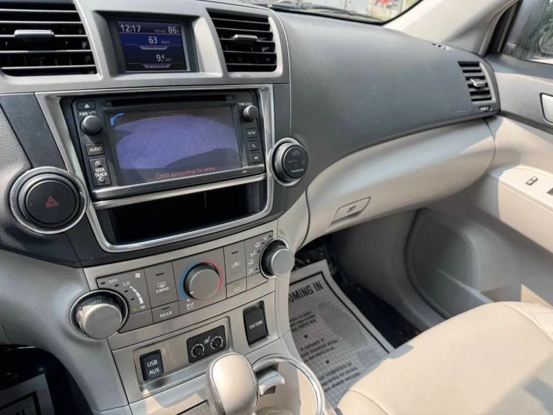 2013 Toyota Highlander - Image 11 of 12