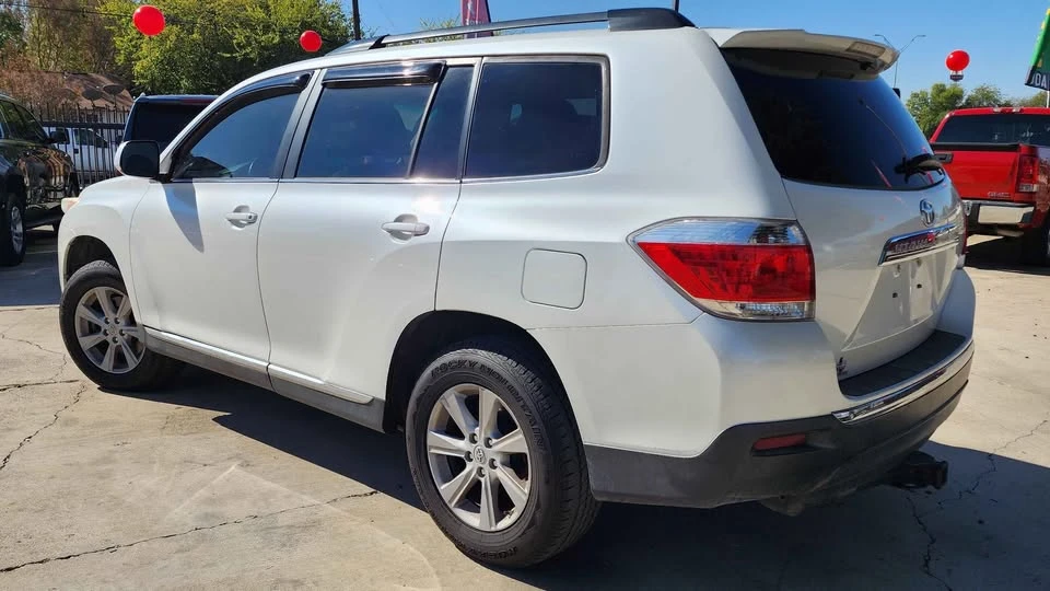 2013 Toyota Highlander - Image 4 of 4