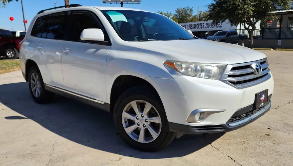 2013 Toyota Highlander - Image 2 of 4