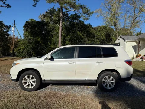 2013 Toyota Highlander SE Sport Utility 4D