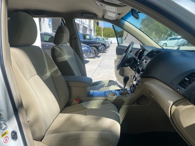 2013 Toyota Highlander - Image 13 of 21