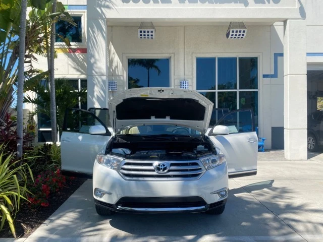 2013 Toyota Highlander - Image 17 of 21