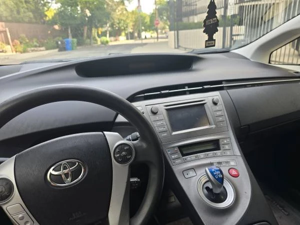 2013 Toyota Prius 3rd Gen - Image 8 of 9