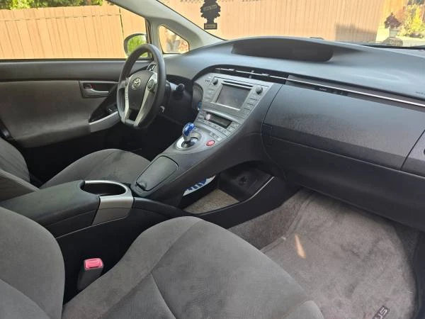 2013 Toyota Prius 3rd Gen - Image 7 of 9