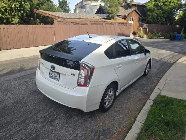 2013 Toyota Prius 3rd Gen - Image 4 of 9
