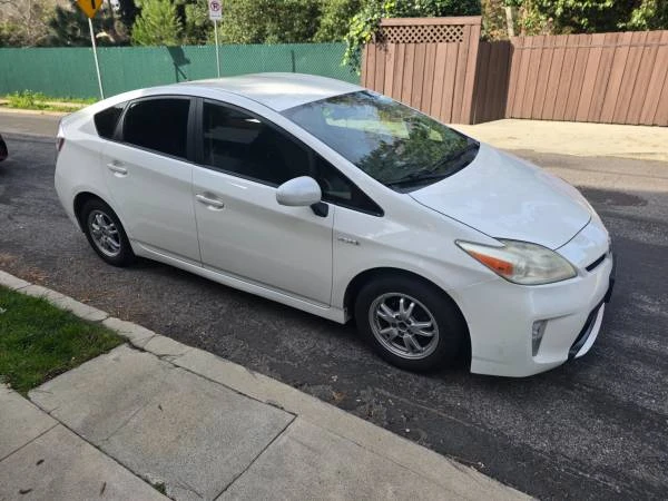 2013 Toyota Prius 3rd Gen - Image 5 of 9