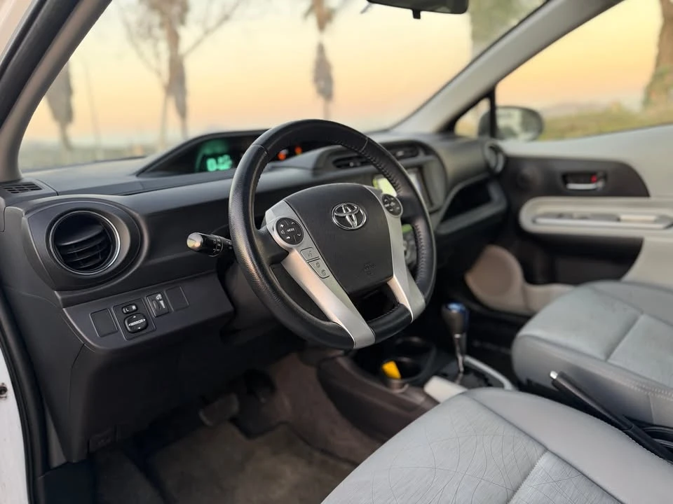 2013 Toyota Prius - Image 12 of 20