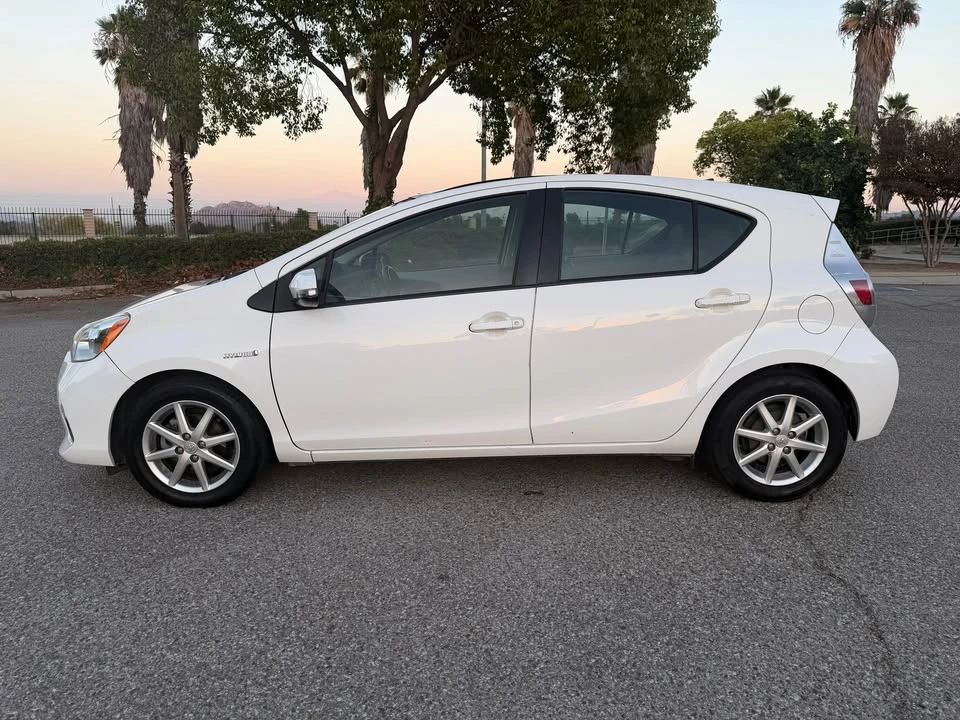 2013 Toyota Prius - Image 6 of 20