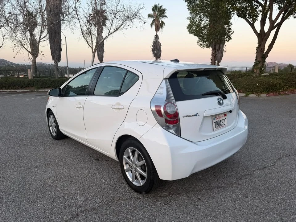 2013 Toyota Prius - Image 7 of 20