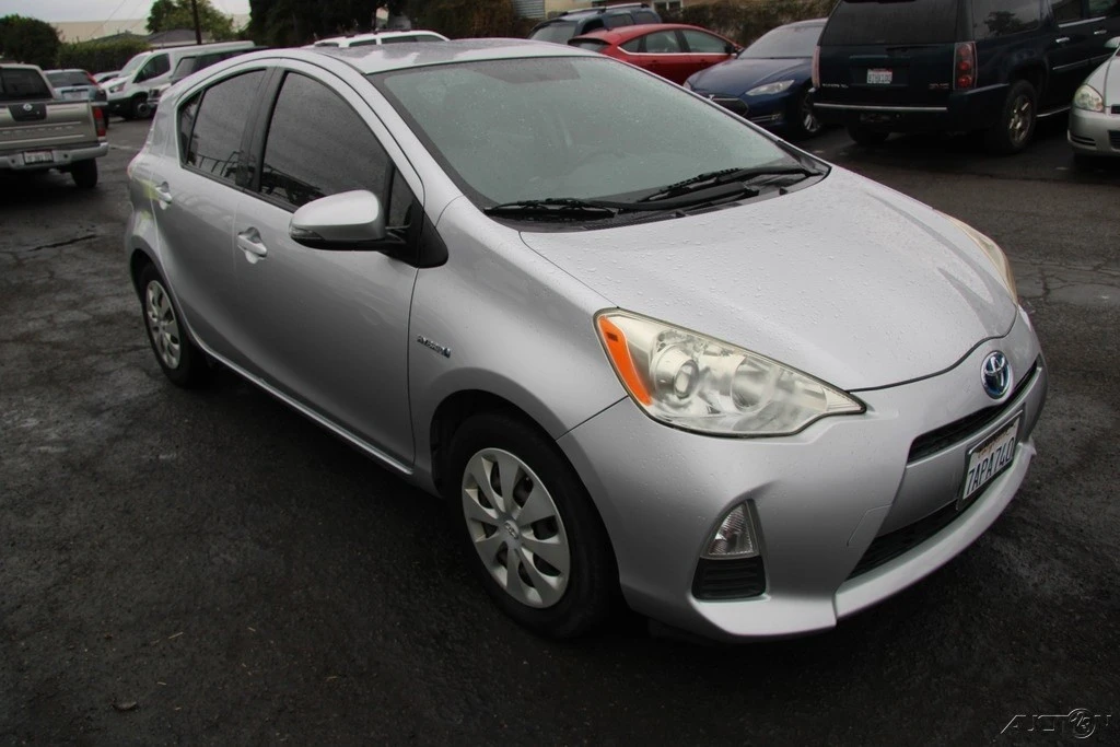 2013 Toyota Prius 3rd Gen - Image 8 of 21