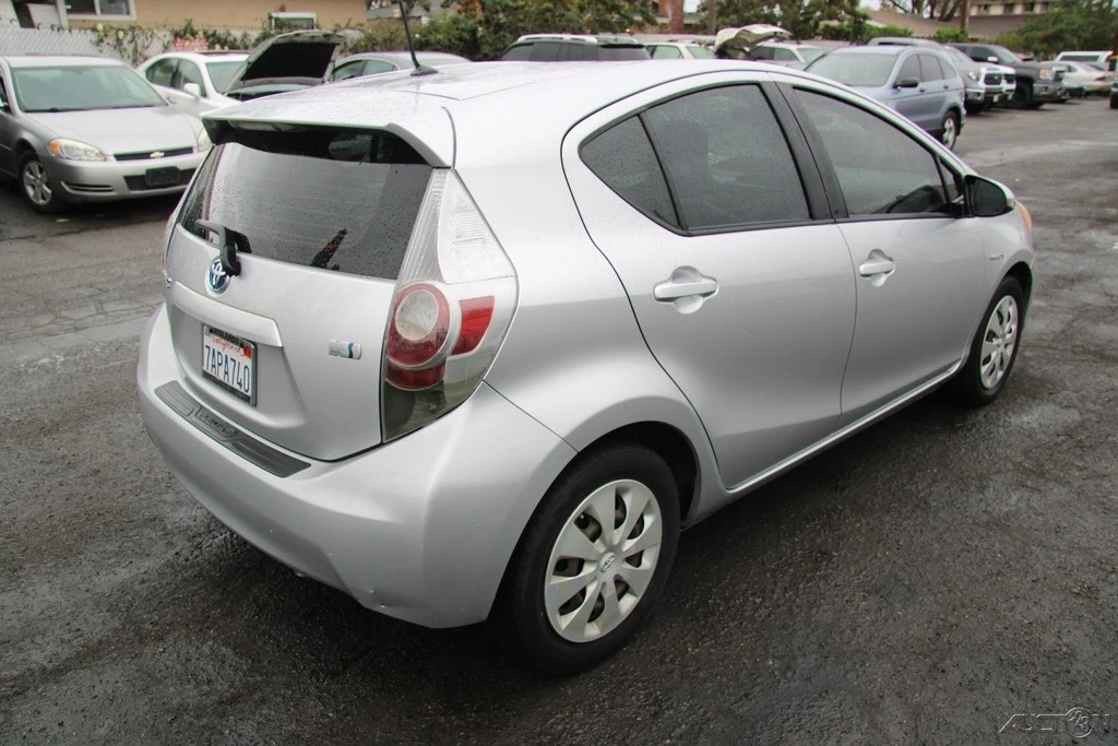 2013 Toyota Prius 3rd Gen - Image 6 of 21